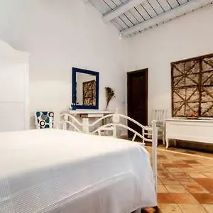 https://a-50-passi-dal-tempio-di-apollo.sicilyhotelsitaly.net