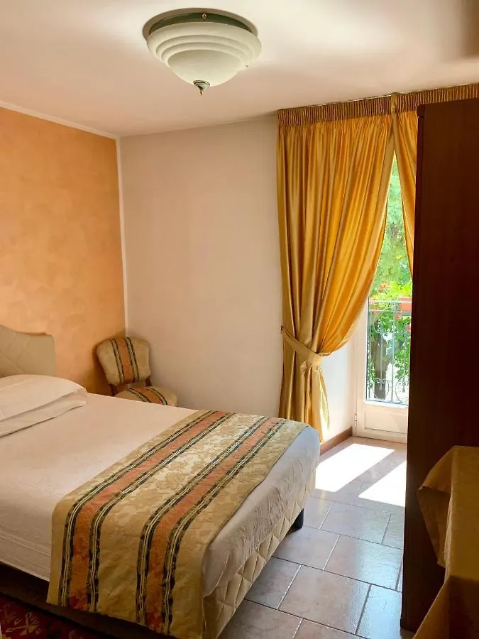 Hotel Centrale San Pellegrino Terme 3*,